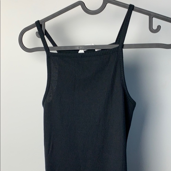 Short sleeveless black dress - Picture 2 of 9